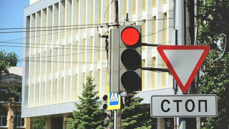     В областной столице 21 января с 8:00 до 17:00 возможны отключения светофоров на улицах Республики и Парфёнова, сообщает администрация города. 23 числа на улице Бабарынка.