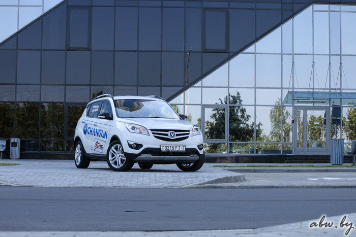 Краткое содержание мнений и отзывов о Changan​ CS35 после двухдневного тест-драйва:
- Это же не… Acura?
- Слушай, ну если не знать, то и не скажешь, что "китаец"!
- Прошу прощения, как вы сказали?