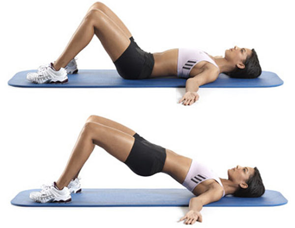 На заметку! Для усложнения упражнения и повышения эффективности можно установить ступни на какой-то возвышенности (приблизительно 30 см), а в коленях свести ноги вместе. Благодаря такому подходу удастся проработать, кроме ягодичных мышц, и бедра.