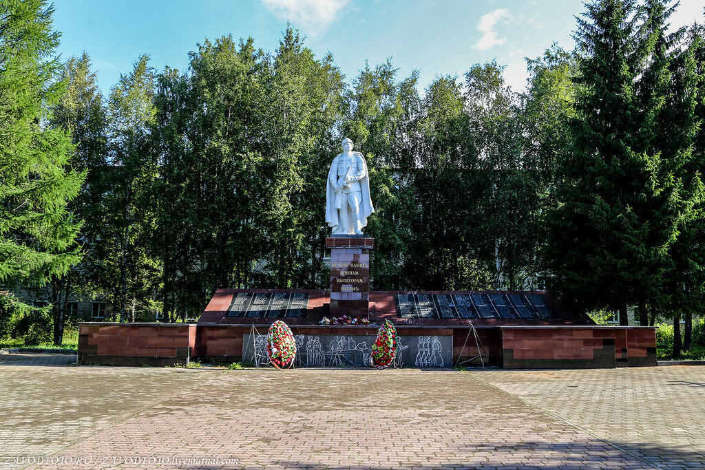 Памятники в вытегре. Мемориал Вытегра. Памятник Клюеву в Вытегре.