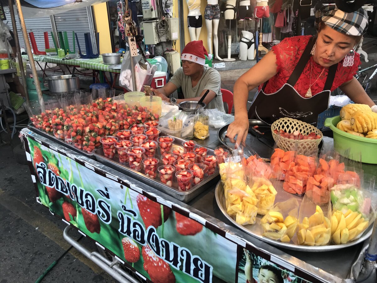 офисы российских компаний в тайланде. Star club pattaya. полицейский в тайланде. тайские ученики. можно ли работать в тайланде.