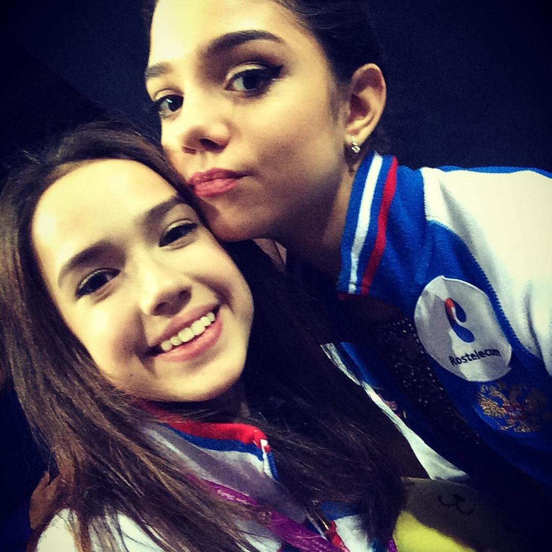 Алина и Женя - прежде всего, подруги (Фото: instagram.com/azagitova)