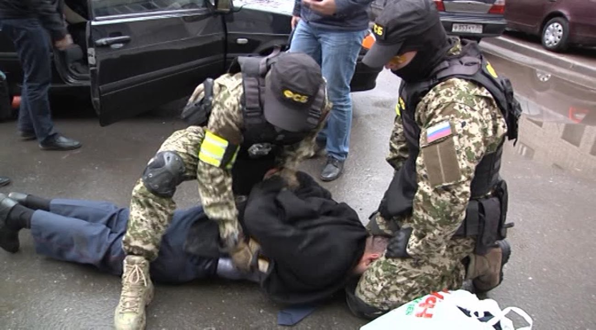 Разумеется, мы живем не в США и наши права особо никого не волнуют. Но все же, полезно знать некоторые вещи и быть более-менее юридически подкованным, так как, показав это, мы можем влиять на дальнейшее поведение мусоров и отслеживать, как меняется их реакция.