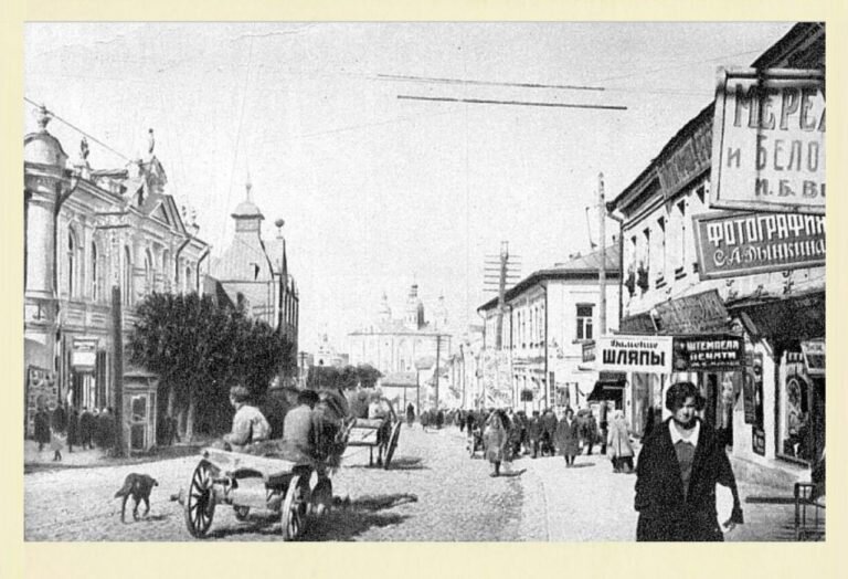 Дом Книги (слева). Большая Благовещенская. Начало XX