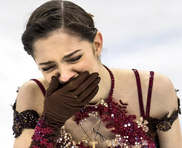 Чемпионка мира Медведева поругалась со своим тренером, причиной разлада Евгении Медведевой с Этери Тутберидзе    могла стать Алина Загитова так как по слухам Евгения Медведева просила не брать на олимпиаду в взрослом составе  Алину Загитову.