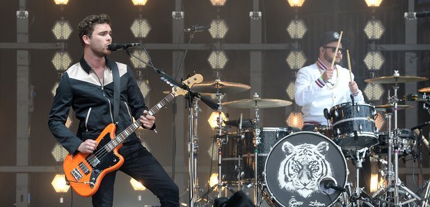  https://www.radiox.co.uk/artists/royal-blood/news/royal-blood-celebrate-number-1-album-glastonbury/