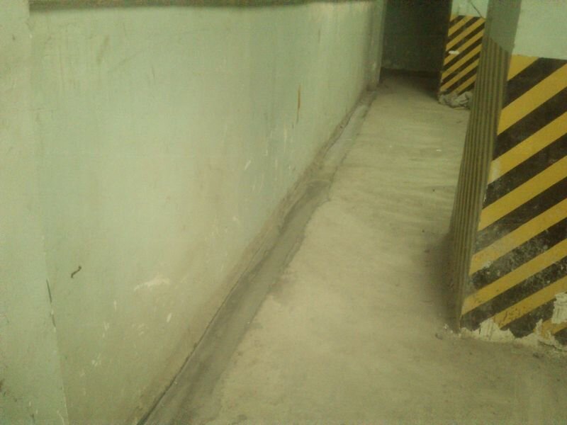 Выполнена гидроизоляция термокомпенсирующего и сейсмокомпенсирующего шва.  
Фото с сайта www.degidrol.ru