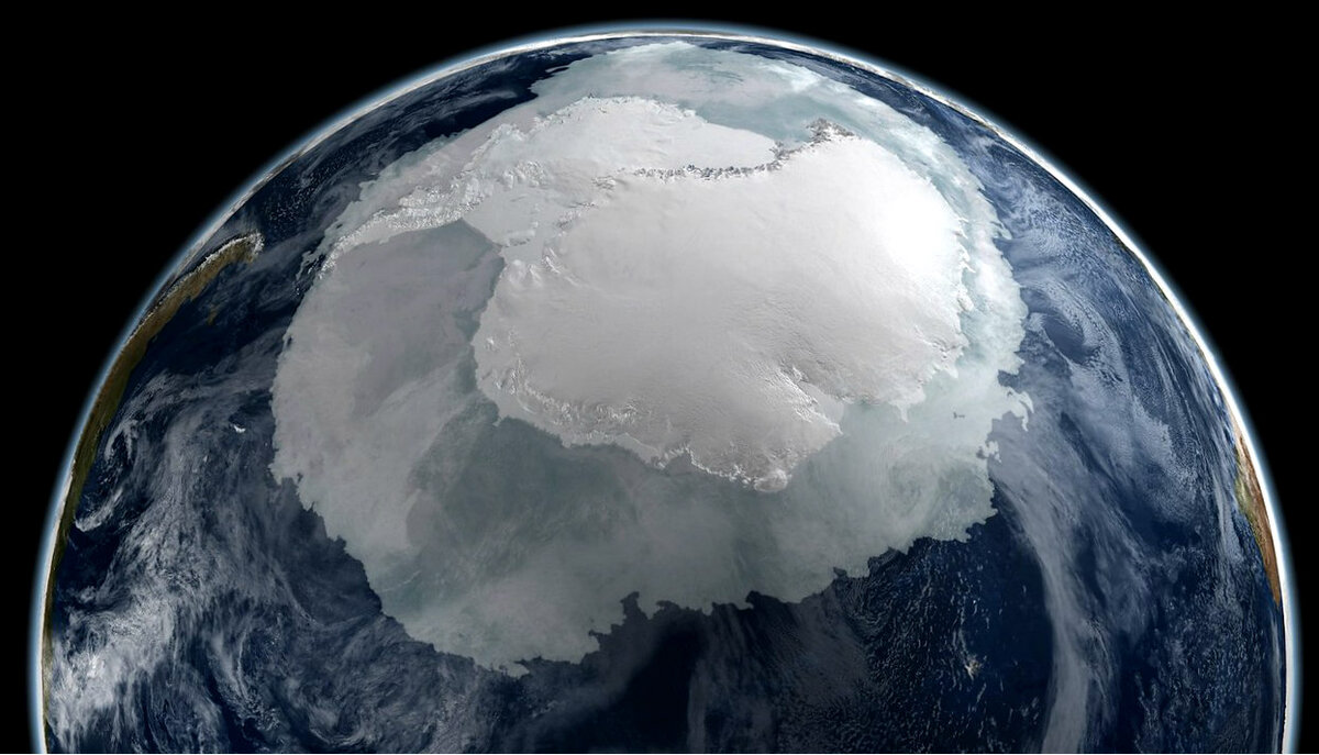 Вид Антарктиды из космоса