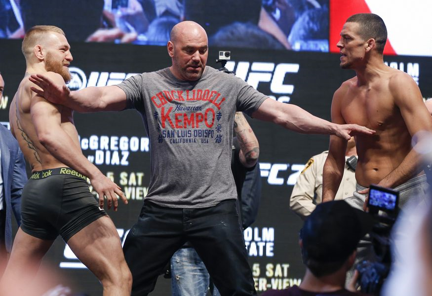 Главным поединком и событием вечера стал бой Нейта Диаса и Конора Макгрегора (первый бой), именно на это и был расчет, так как именно бои с этими спортсменами в основной массе получают такие вознаграждения, как "выступление вечера". В карьере Нейта Диаса 11 поражений и это довольно много, однако поражений нокаутом или сабмишином всего 2! И Это невероятный показатель, который говорит о том, что данный спортсмен не сдается и бьется до конца, давайте посмотрим взвешивание бойцов. 