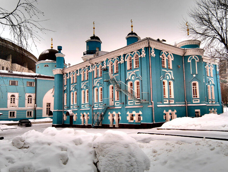 Московская соборная мечеть, построенная в 1904 году, по проекту русского архитектора Николая Жукова на деньги татарского купца Салиха Ерзина. Землю предоставили  купец Хабибулла Акбулатов и мещанин Сабирзян Бакиров.