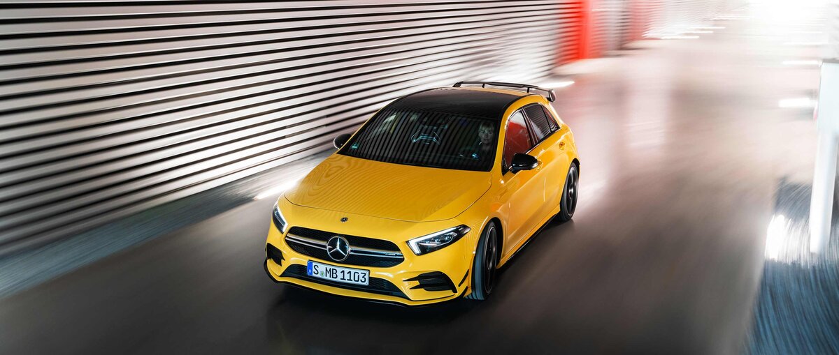 Окрашенная в черный цвет крыша хэтчбека добавляет нотку остроты в экстерьер