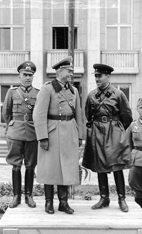 Генерал Гудериан и комбриг Кривошеин. Брест. 22.09.1939 года