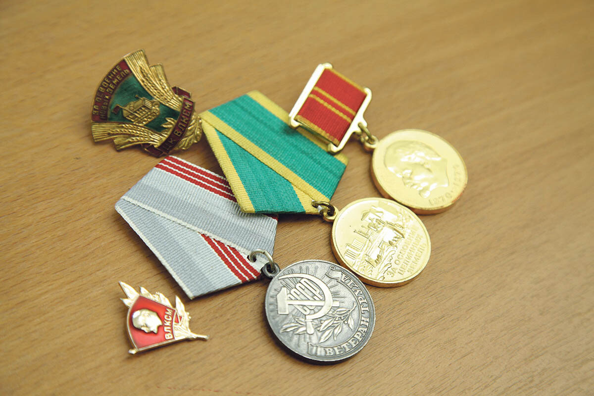 От прошлого у комсомольцев остались ордена и медали, а не финансовое вознаграждение