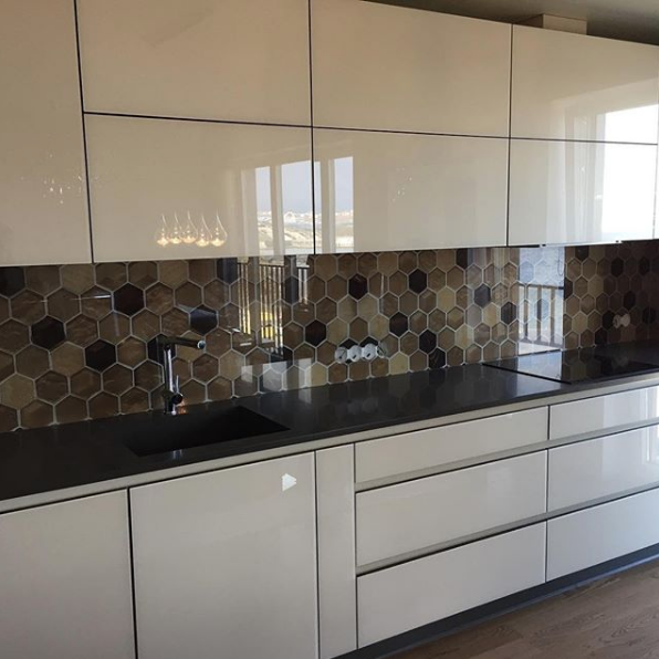 Не хватает освещения под шкафами