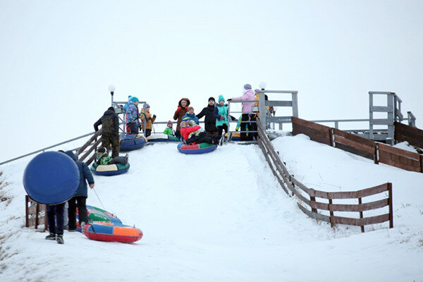 где в уфе можно покататься. фазенда база отдыха тюбинг. каток шорт трек уфа. новогодняя елка уфа. где в уфе можно покататься.
