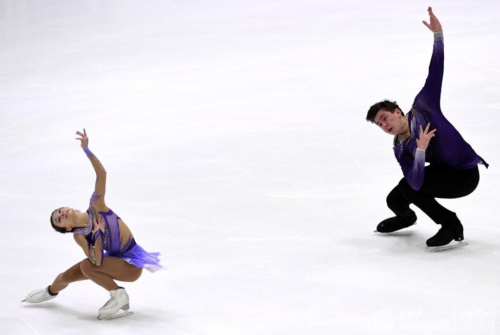 Спортивные пары чемпионат россии. Денис Ходыкин фигурист Полноват.