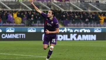 В среду вечером на «Артемио Франки» случился настоящий голепад. «Фиорентина» в рамках 1/4 финала принимала «Рому» и за 90 минут игры отгрузила римлянам аж семь (!) мячей. Столичной команды хватило лишь на гол престижа.
