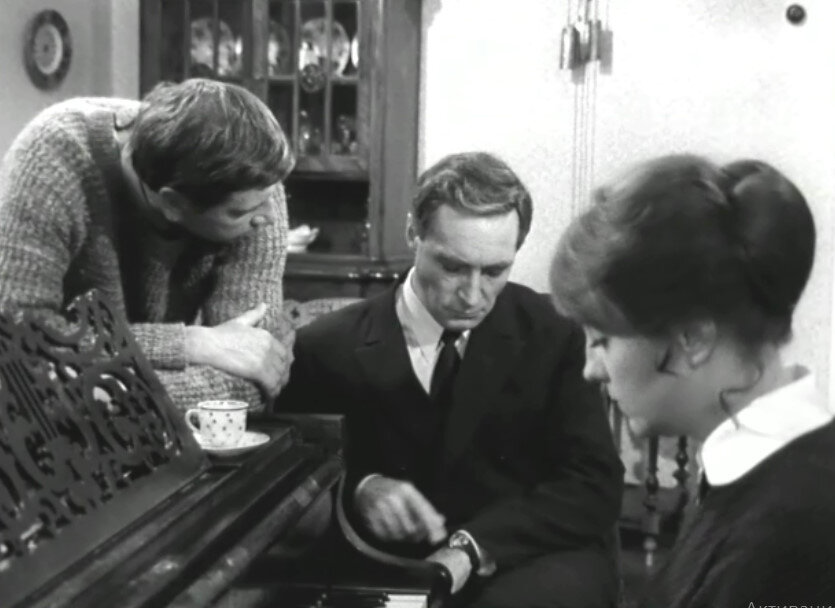 Кадр из фильма  "Семнадцать мгновений весны"     