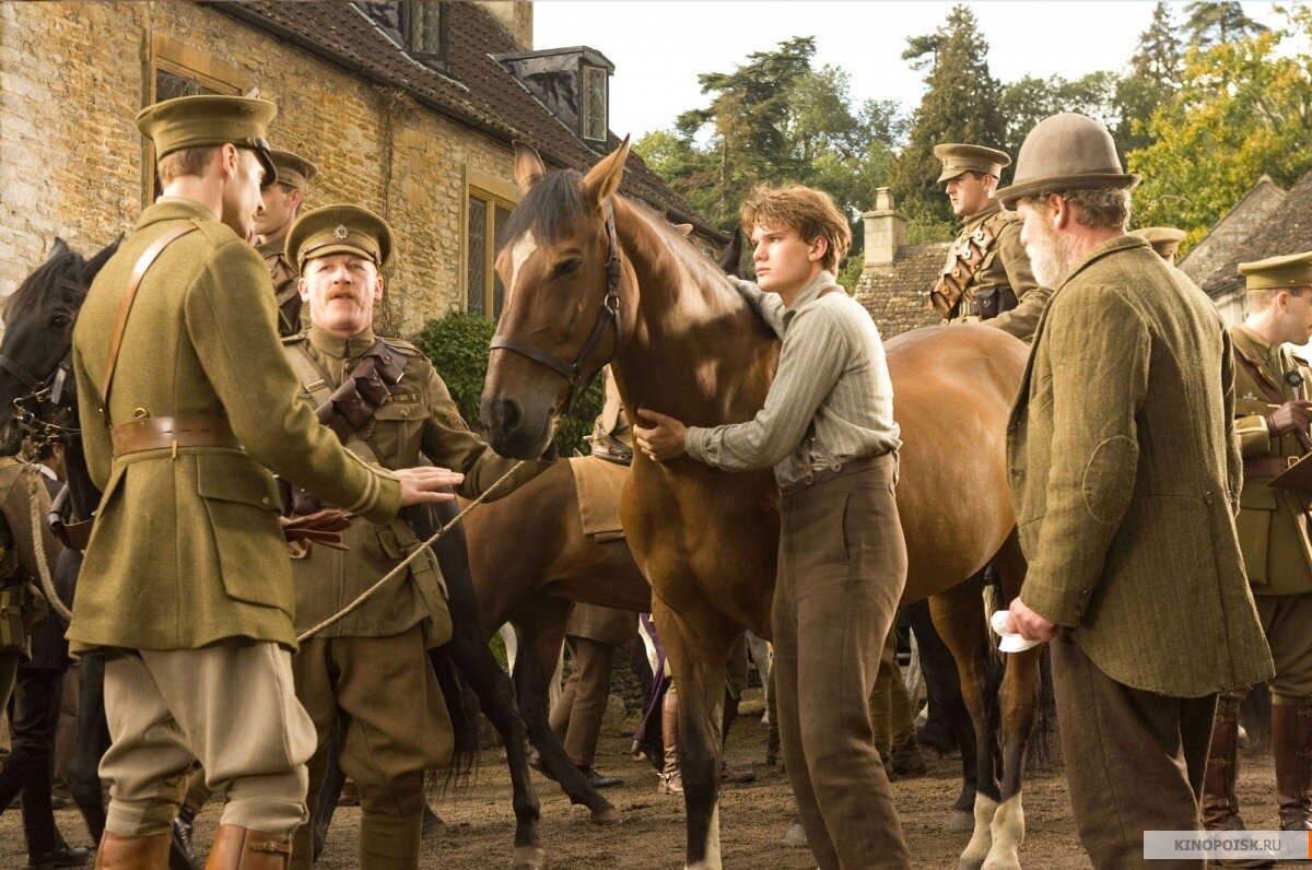 Кадр из фильма "Боевой конь".  Альберт не хочет отдавать друга на службу в кавалерию.