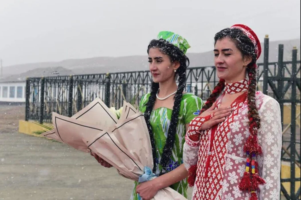 Население памира. Памирцы Таджикистана. Памирец нация. Горный Бадахшан красавицы. Памирские народы горного Бадахшана.
