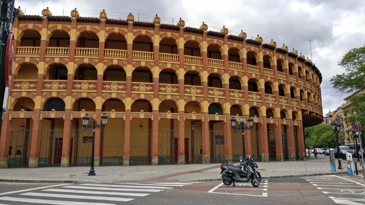 Испания. Сарагоса. Арена Plaza de toros de Zaragoza