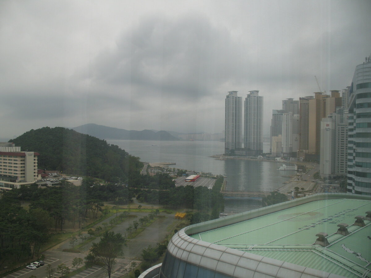 Вид из окна небоскреба в Южной Корее