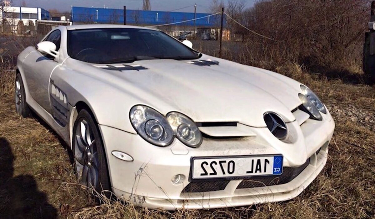 Машина хз. Чешские автомобили. Mercedes MCLAREN SLR капот. Чешка машина Мерседес. Заброшенный Мерседес.