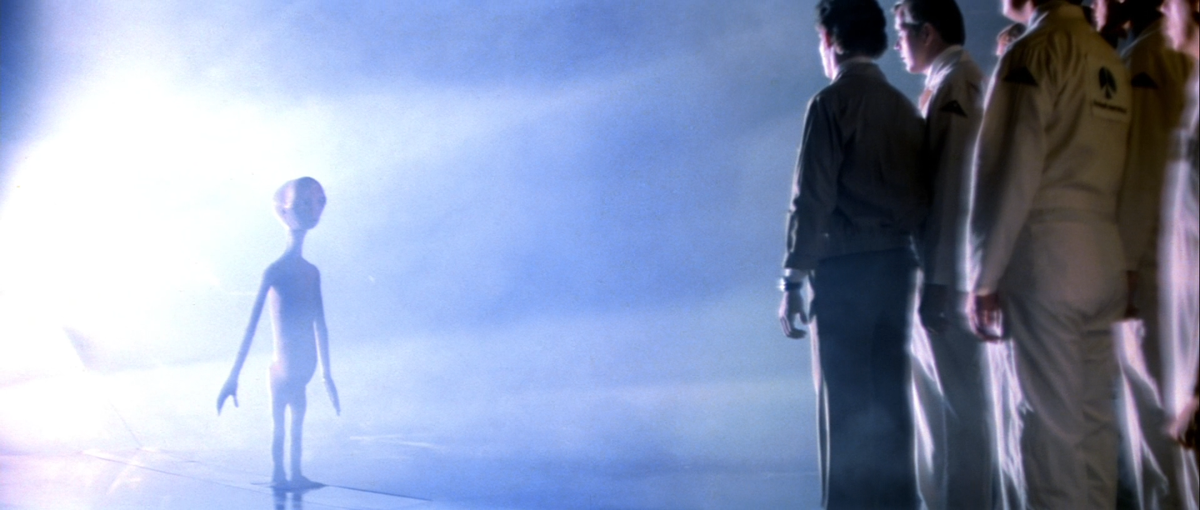 Помните фильм? Контакт с человечками из летающей тарелки. Изображение взято из яндекс картинок.