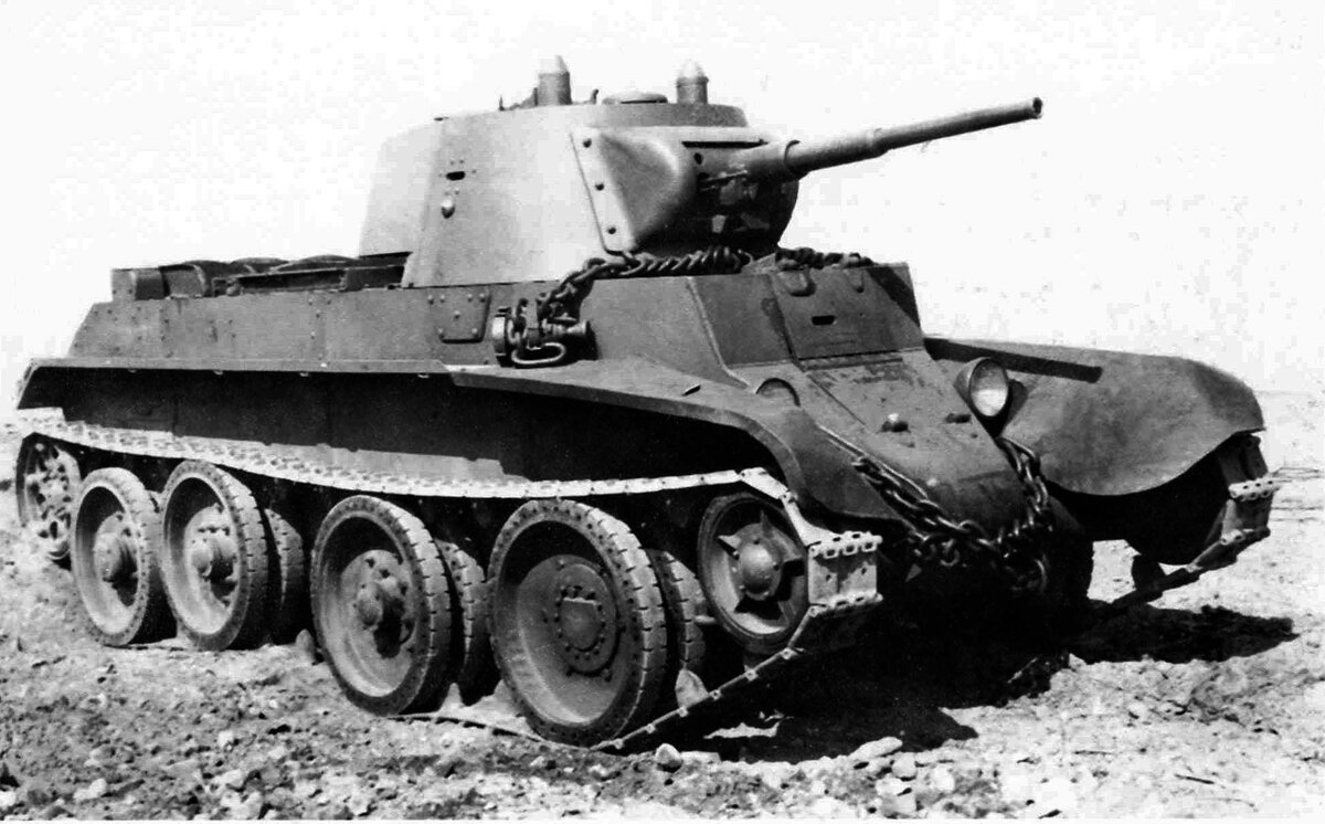Советский легкий танк БТ-7М.