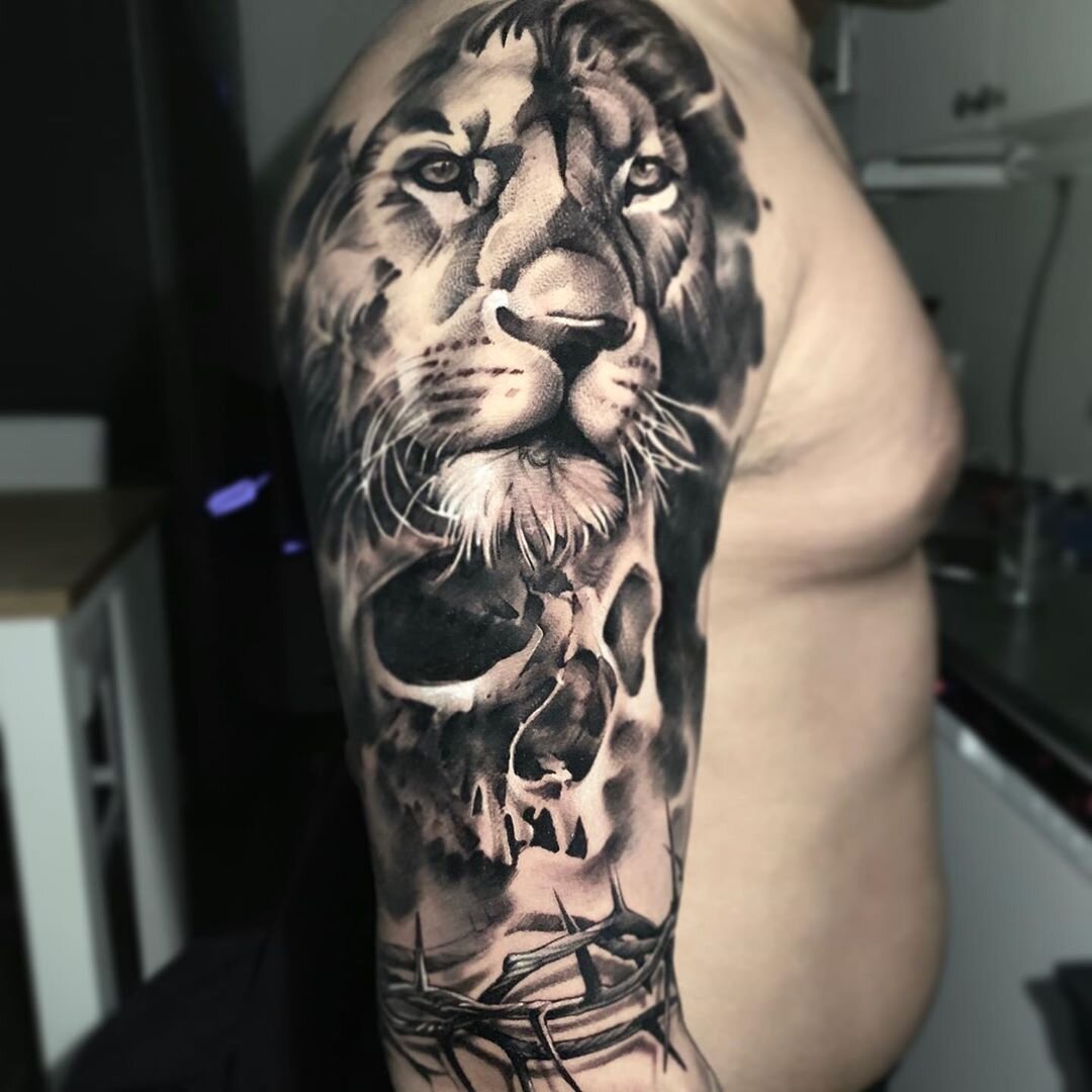 Работа мастера по татуировке в стиле реализм Андрея Меня 