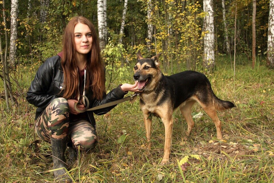 Даша и подопечная собака из приюта