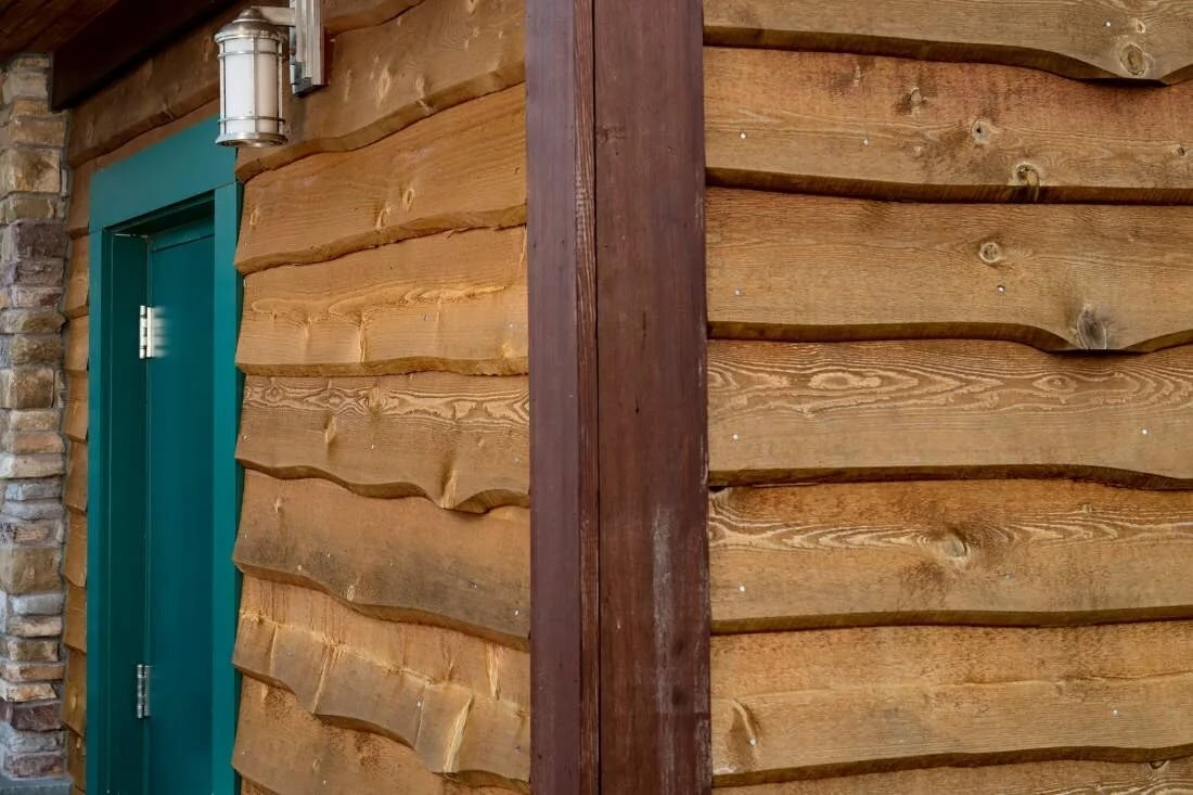 Как защитить брусовой дом от косого дождя