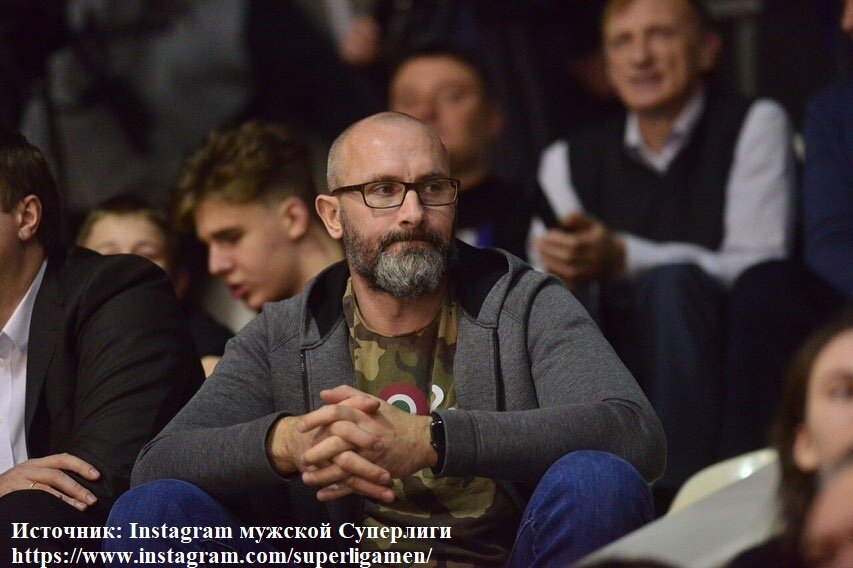 Сергей Юрьевич Тетюхин наблюдает за сыном и игрой Белогорья