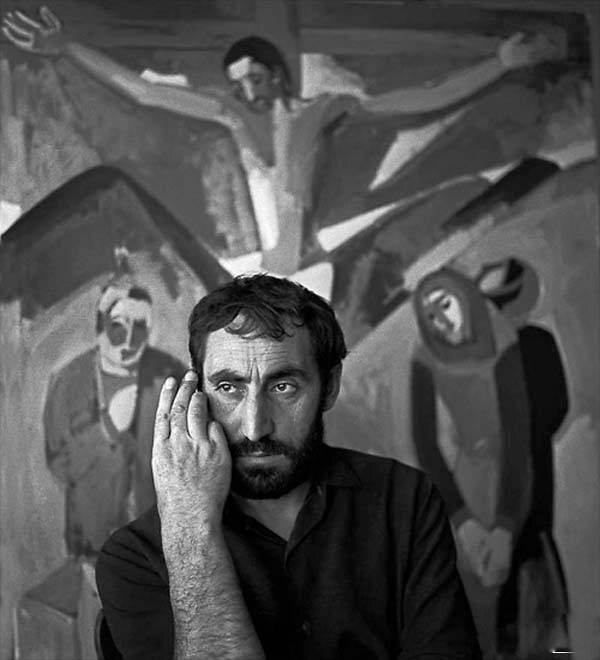 Минас Карапетович Аветисян (1928–1975). На заднем фоне — самая знаковая картина мастера «Распятие», посвящённая матери. На кресте он изобразил распятого себя. Источник: ru.hayazg.info