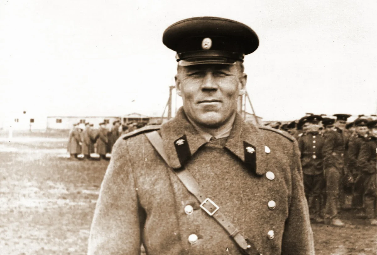 Замполит. К истории с Мишкой отношения не имеет. 