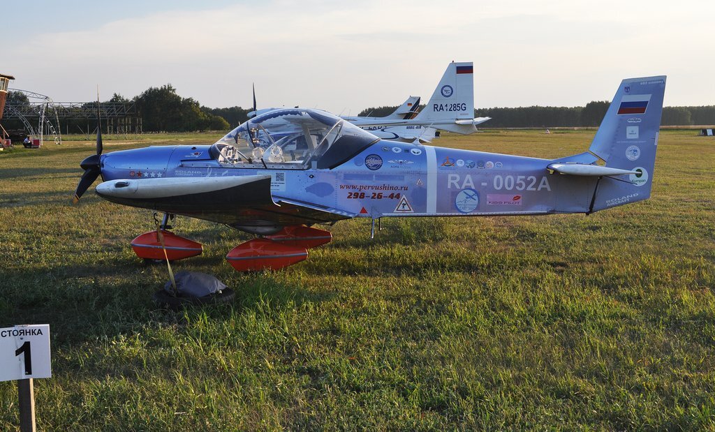  На аэродроме Поповка с коллегами из споттерского клуба 


RA-0052A - Roland Z-602

