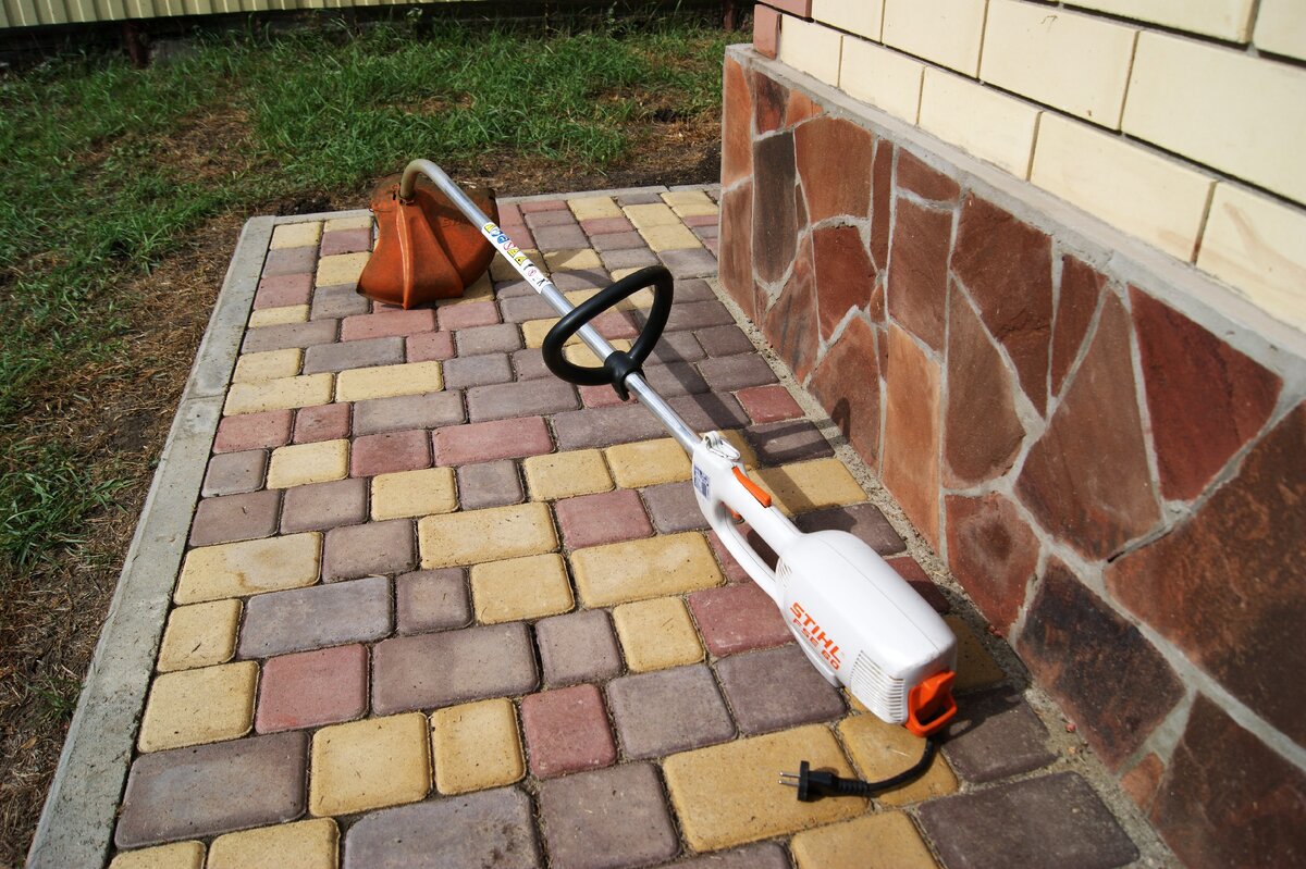 Наш триммер STIHL FSE60 после дву лет эксплуатации.  