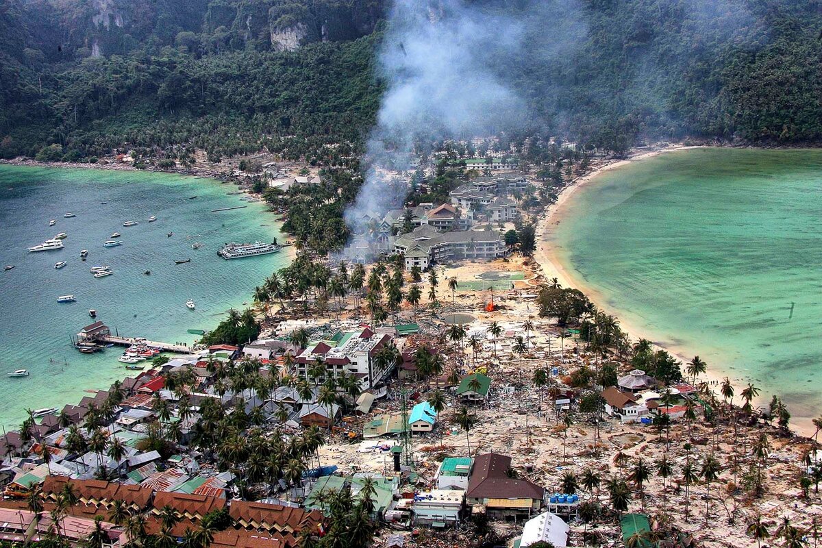 цунами на острове