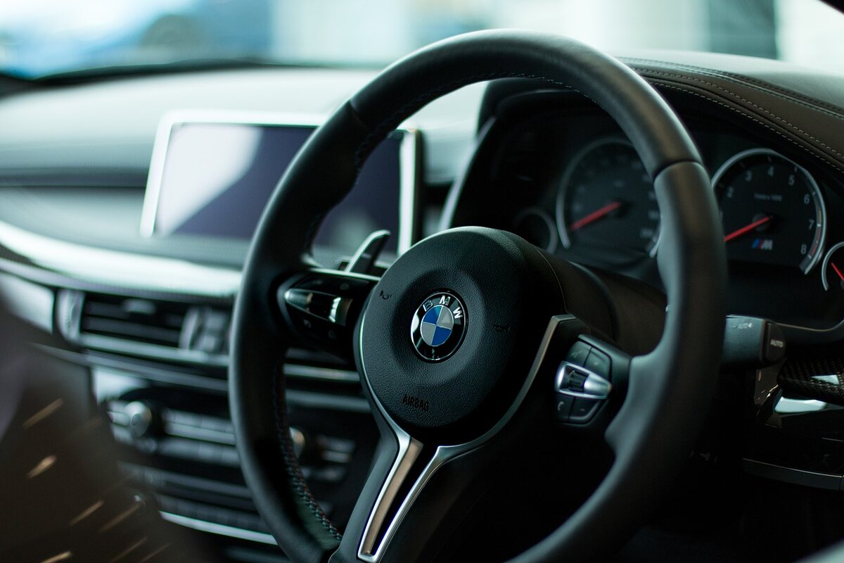 Обзор автомобиля BMW x6 2013 года выпуска: Достоинства и характеристики.