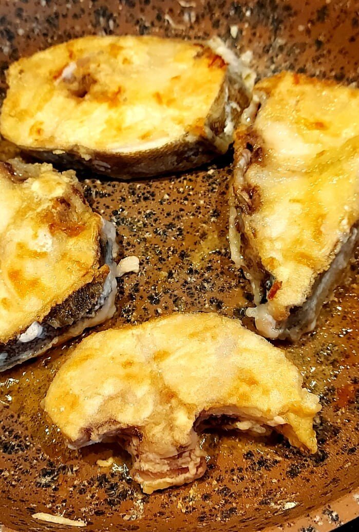 Рыба под луковой шубой