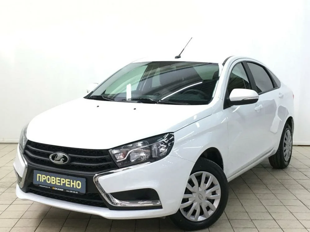 Внешний вид модели. Фото автомобиля с пробегом в автосалоне