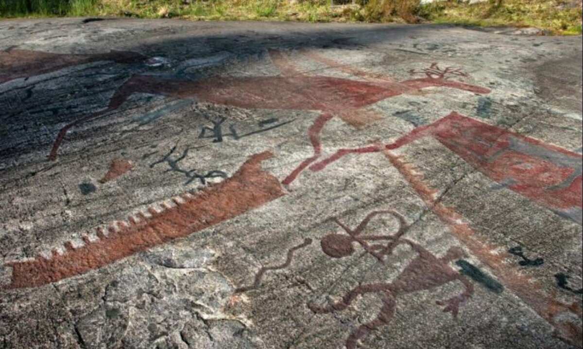 Петроглифы  —  это удивительные древние наскальные изображения. Петроглифы Онежского озера были созданы 5-6 тысяч лет назад, когда в Прионежье еще кочевали общины охотников и собирателей. Недаром эти наскальные рисунки включены в список объектов всемирного культурного наследия ЮНЕСКО.