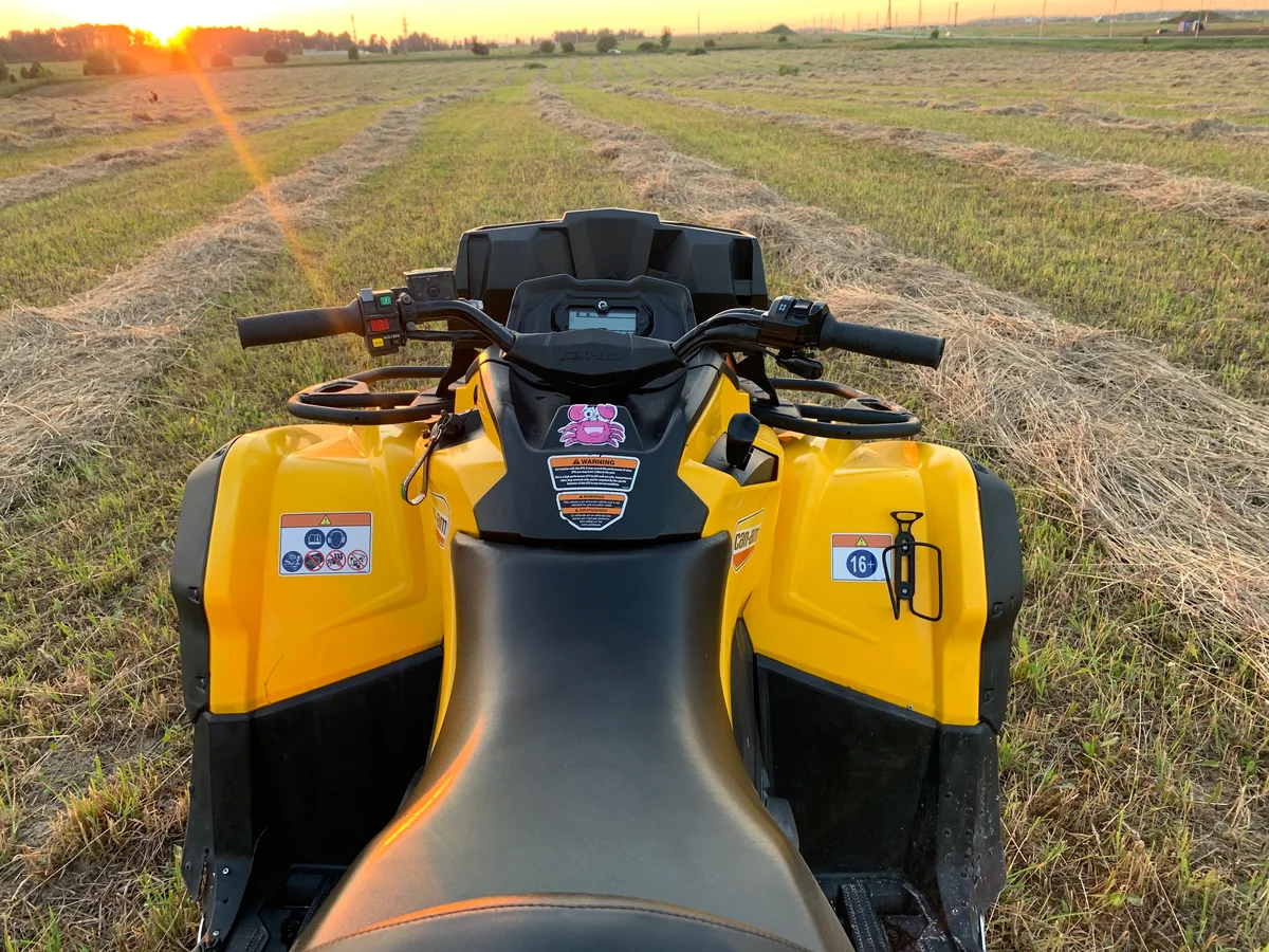 Вот оно счастье! Двигаться в любом направлении в лучах нежного солнца! Жаль что доступно оно не всем! Источник фото - https://auto.ru/atv/used/sale/brp/can_am_outlander_l_570/3761741-e9a94874/?geo_id=159152