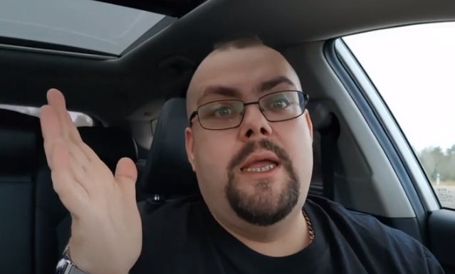 Кадр из видео на ютуб-канале автора "Синяя свинья на аддиктоле".