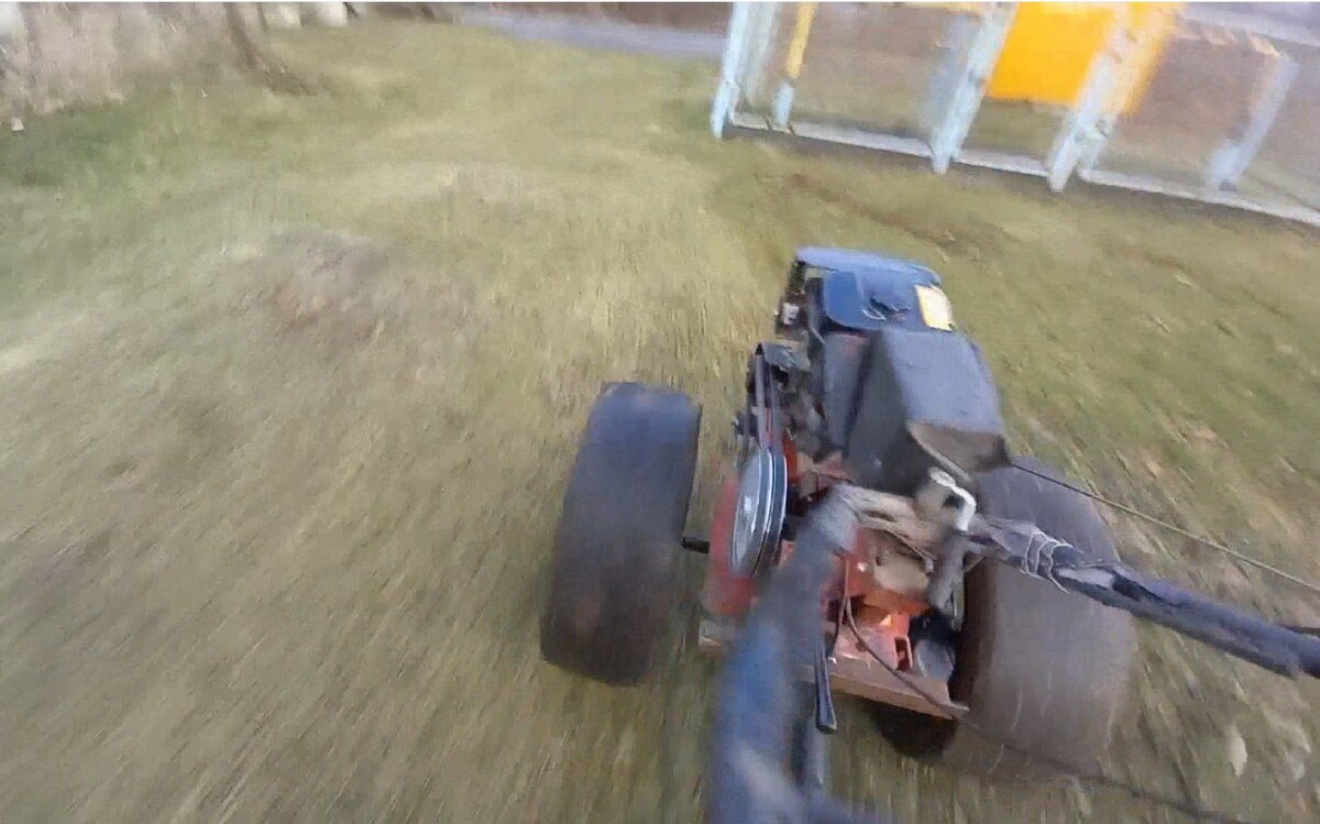 За секунду до.... до того, как еле успел отвернуть...