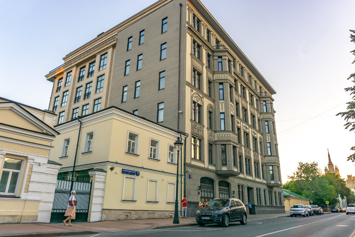 Moscow city, Malaya Nikitskaya house 16/5. Apartment house