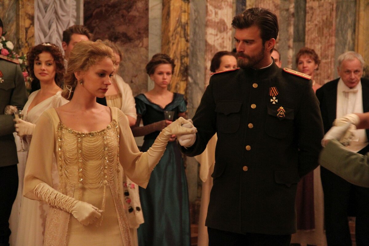 Сцена бала из сериала