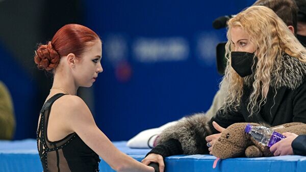     Александра Трусова и тренер Этери Тутберидзе© РИА Новости / Григорий Сысоев