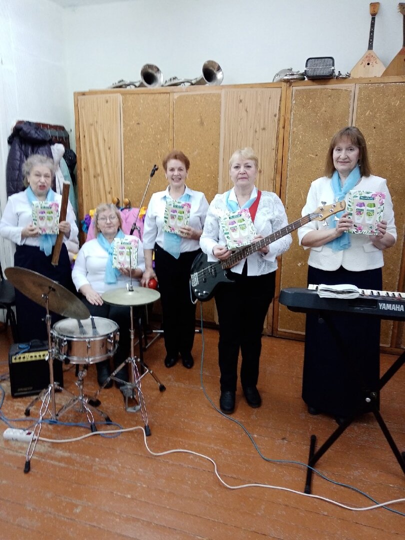 Инструментальная группа нашего хора Ивушки - старший состав