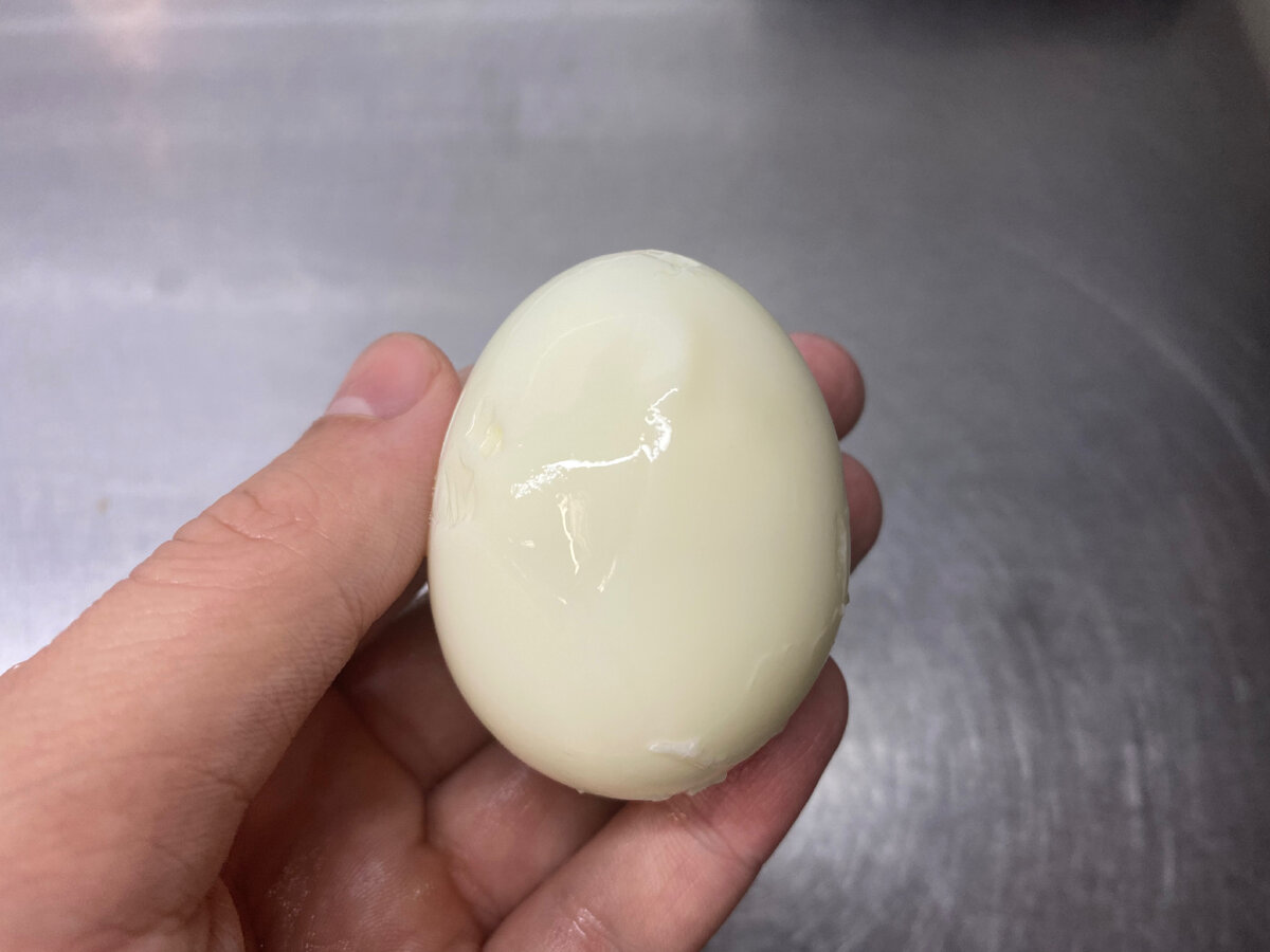 Свернутое яйцо. Показал яйца. Сваренное яйцо текстура. Вареные яички Марата. Скажи яичко